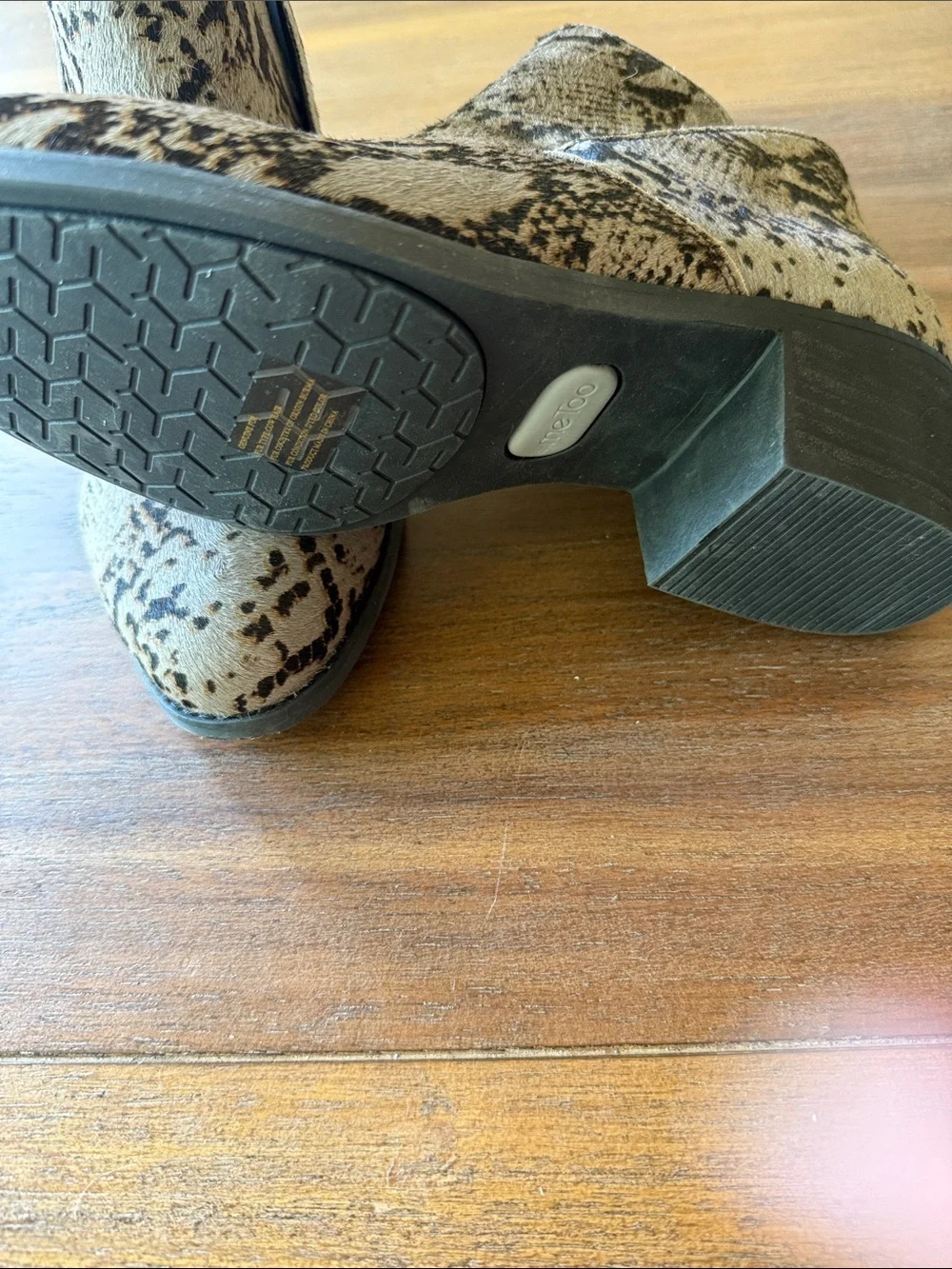 me too Taupe and Black Snake-Print Ankle Booties Size 9.5 - Picture 6 of 8